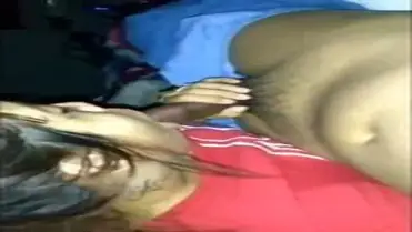 Gadis Batang Berwajah Anggun Di Kamar