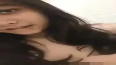 Naomi Micha Di Kamar Mandi